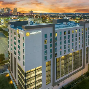 https://la-quinta-inn-suites-by-wyndham-nashville-downtown-stadium.nashville-hotels.org