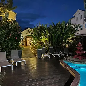 https://douglas-house.hotels-in-key-west.com